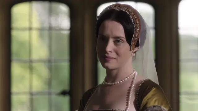 Claire Foy sebagai Anne Boleyn di drama Wolf Hall.