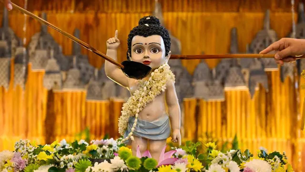 Melihat Prosesi Peringatan Waisak di Wihara Buddha Sakyamuni Banda Aceh