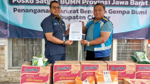 Kantor Cabang ASABRI Bandung menyerahkan bantuan kepada korban bencana gempa bumi Cianjur