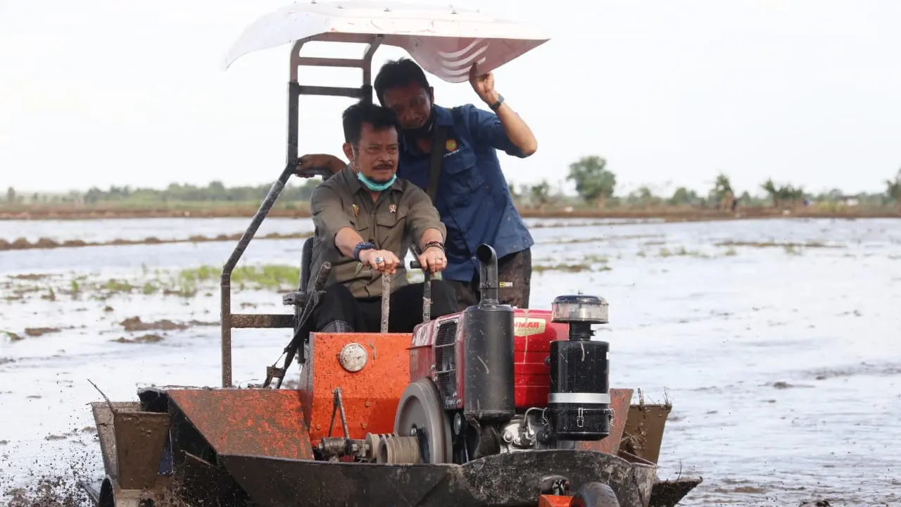Mentan Dorong Mekanisasi Pertanian untuk Lahan Food Estate di Pulang Pisau Kalteng