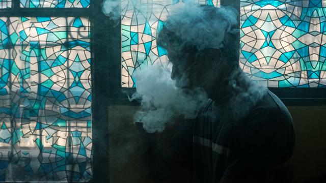 Filipina Akan Tangkap Pengguna Rokok Elektrik