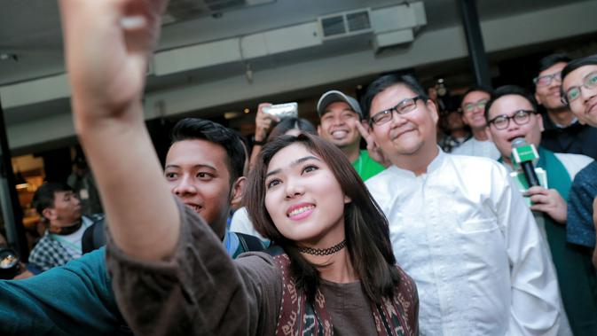 Isyana Sarasvati Wajibkan Selfie Tiap Bulan - Celeb 