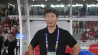 Ekspresi pelatih Timnas Vietnam U-23, Kim Sang-sik, saat mendampingi timnya melawan Timnas Indonesia U-23 pada final Piala AFF U-23 2025 di Stadion Utama Gelora Bung Karno, Jakarta, Selasa (29/7/2025). (Bola.com/Muhammad Iqbal Ichsan)