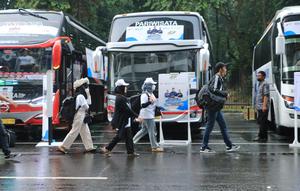 PTPN Group menyiapkan 10 bus dengan kuota 400 pemudik yang diberangkatkan ke sejumlah daerah dari Ringroad Stadion Utama Gelora Bung Karno, Selasa (18/04/2023).