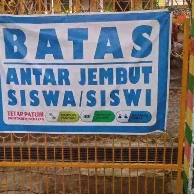 6 Tulisan Typo di Spanduk Sekolah Ini Nyeleneh, Bikin Murid Tepuk Jidat