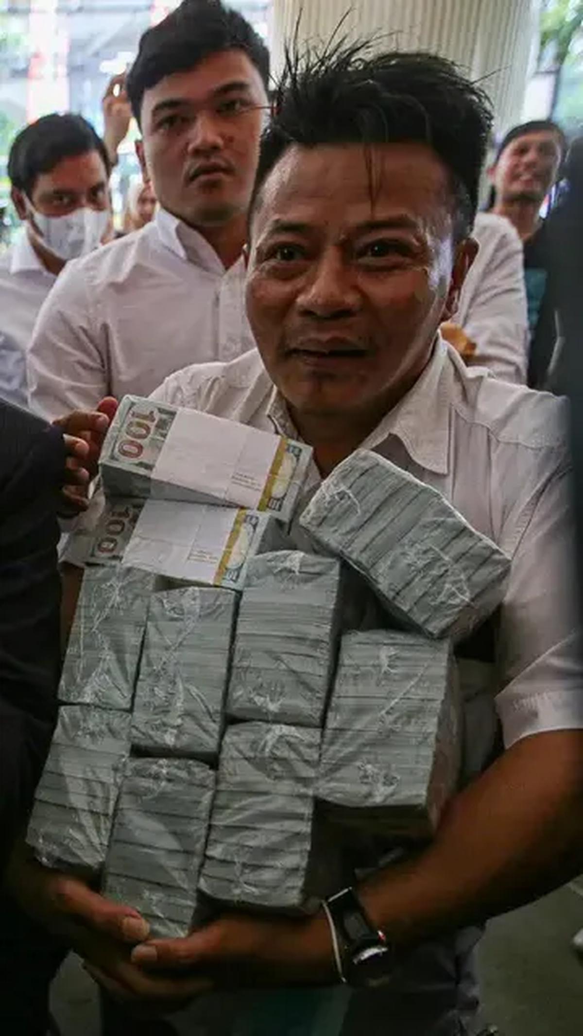 Penyidik Kejagung memeriksa pengacara Maqdir Ismail selaku hukum terdakwa kasus korupsi BTS Kominfo Irwan Hermawan.