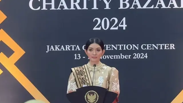 Gaya Serba Emas Selvi Ananda Buka Gelaran Bazaar Amal Women's International Club