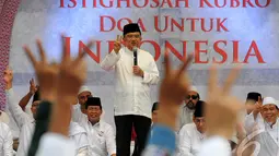 Cawapres No Urut 2 Jusuf Kalla memberikan sambutan di acara Istighosah Kubro yang bertemakan "Doa untuk Indonesia" di Parkir Timur Senayan, Jakarta,  Jumat (4/7/2014) (Liputan6.com/Herman Zakharia)