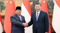 Xi Jinping mengucapkan selamat kepada Prabowo Subianto atas terpilihnya sebagai presiden Indonesia di Balai Agung Rakyat, Beijing (Xinhua).