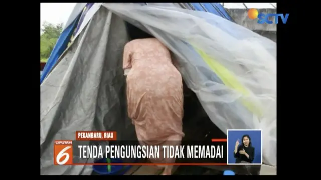 Korban banjir Pekanbaru, Riau, keluhkan tenda pengungsian yang tidak memadai.