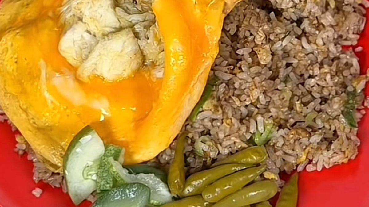Viral Nasi Goreng Rp180 Ribu di Blok M, Spesial karena Pakai Topping Kepiting Papua