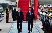 FOTO: Menteri Investasi Rosan Menyambut Kedatangan PM China Li Qiang