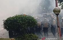 Kronologi Pembubaran Unjuk Rasa Banyumas: Mengapa Polisi Gunakan Gas Air Mata di Depan Setda?