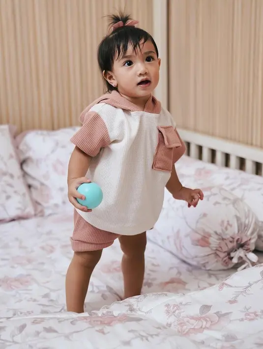 Selain itu ada juga yang menyebut Amala semakin cantik mirip sang mama, Irish Bella. [instagram/_irishbella_]