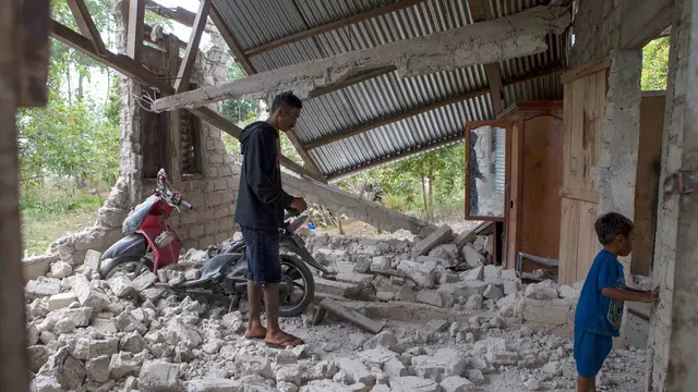 Potret Rumah dan Bangunan Rusak Diterjang Gempa M 7,7 di NTT