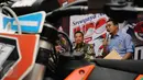 Ketua PP IMI, Sadikin Aksa (kanan) memberi keterangan terkait hitung mundur ajang MXGP 2017 di Jakarta, Rabu (18/1). Ajang motokross internasional MXGP 2017 akan digelar di kota Pangkal Pinang, 4-5 Maret mendatang. (Liputan6.com/Helmi Fithriansyah)