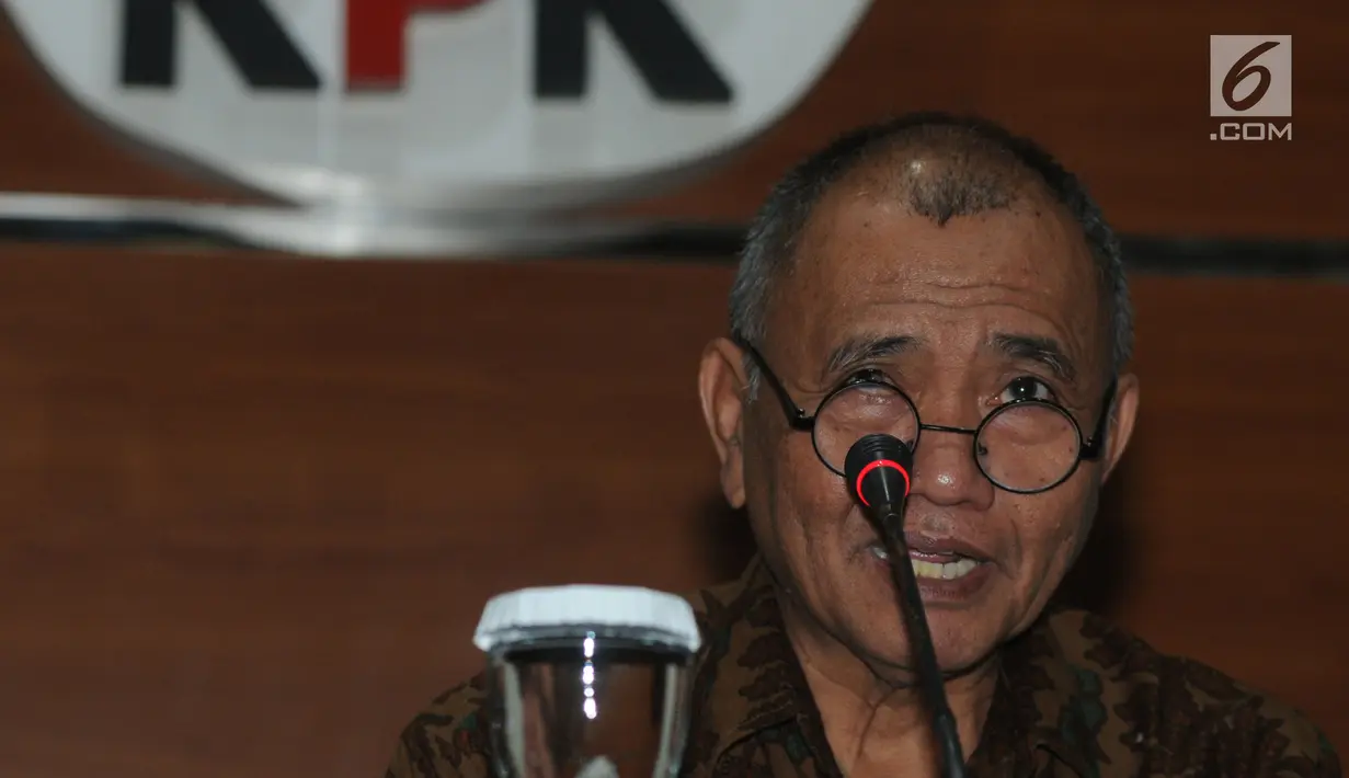 Ketua KPK Agus Rahardjo memberikan keterangan di Jakarta, Selasa (4/9). Konpers terkait kedatangan Menteri Dalam Negeri, Tjahjo Kumolo ke Gedung KPK untuk berkonsultasi banyaknya anggota DPRD yang terjerat kasus korupsi. (Merdeka.com/Dwi Narwoko)