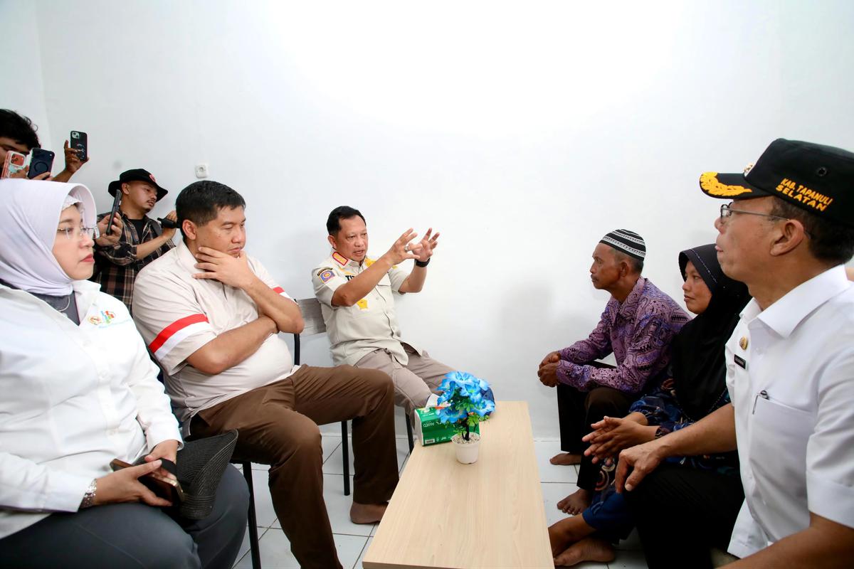 Kasatgas Tito Serahkan 120 Unit Huntap bagi Penyintas Bencana di Tapsel