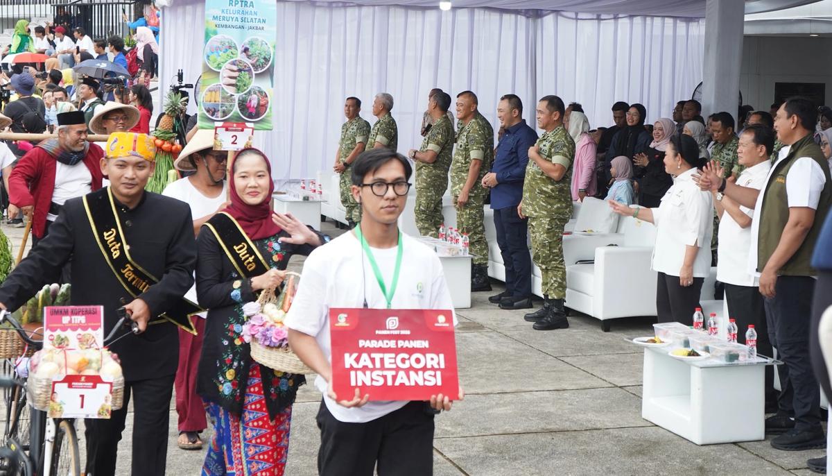 FOTO: Kasad Terima Penghargaan Kepemimpinan Bidang Ketahanan Pangan