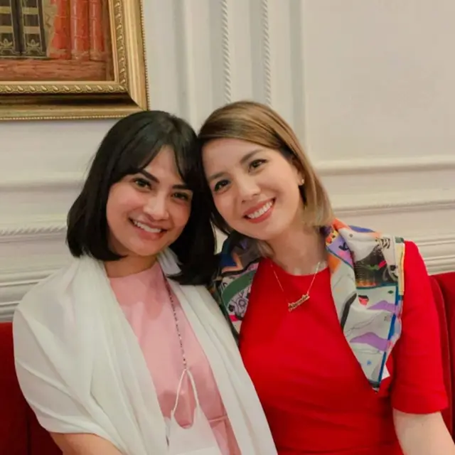 Dikenal Teman Baik, Ini 7 Potret Kebersamaan Vanessa Angel dan Rekan Artis