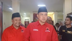 Ketua DPC PDIP Kota Bekasi Tri Adhianto dan Caleg Maryanto