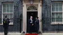 Keduanya sempat bersalaman dan berpose sebentar sebelum masuk ke dalam Downing Street. (Foto: No10 Downing Street/Kantor PM Inggris)