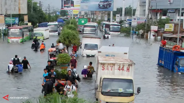 banjir-menguntungkan-hotel-140123b.jpg