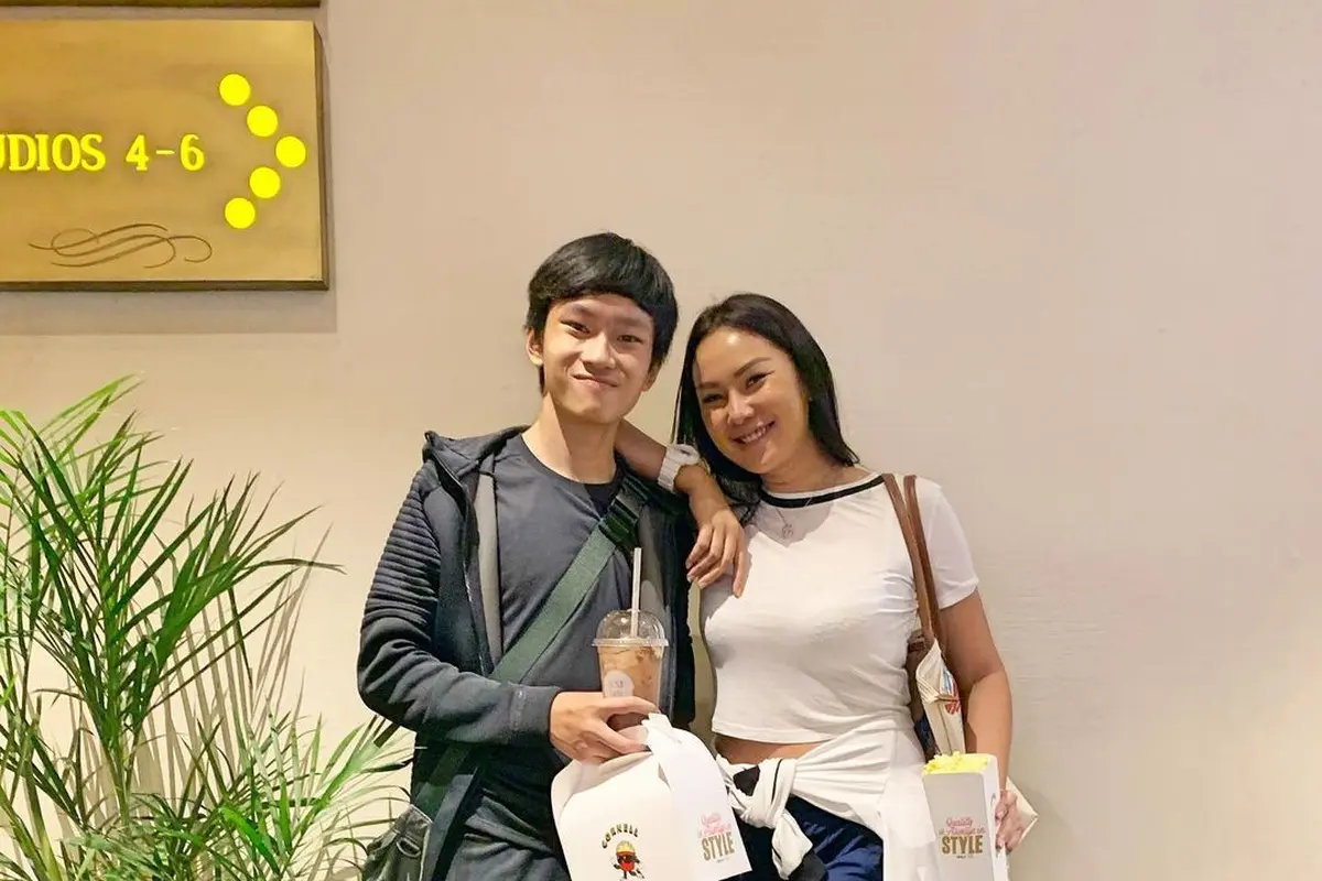 [Fimela] Azka Corbuzier dan Kalina
