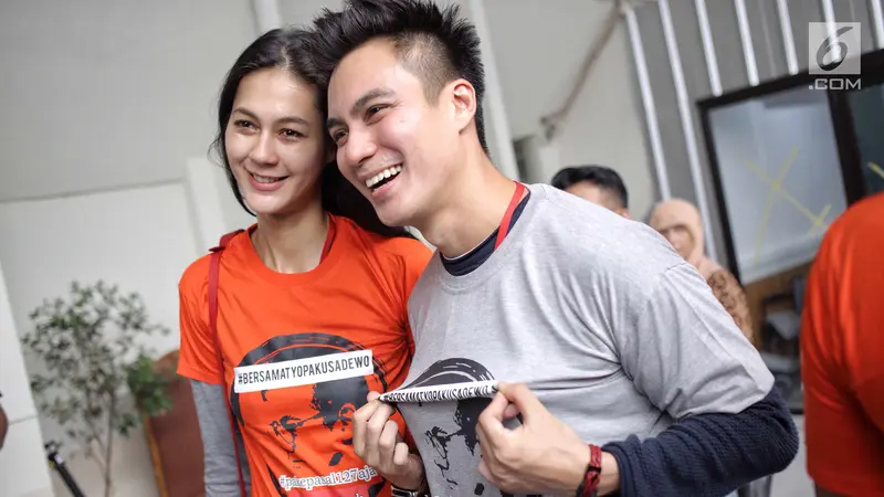 Pasangan Baim Wong dan Paula Verhoeven Beri Dukungan untuk Tio Pakusadewo