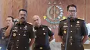 Wakil Jaksa Agung Asep Nana Mulyana didampingi Jaksa Agung Muda Tindak Pidana Khusus (Jampidsus) Kuntadi berbicara kepada pers usai pelantikan di Gedung Kejaksaan Agung, Jumat (24/7/2026). (KLY/ Budy Santoso).