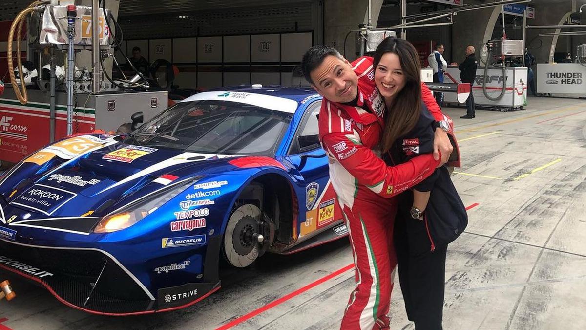 Mengenal David Tjiptobiantoro, Suami Julie Estelle