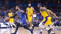 Aksi point guard Magic DJ Augustin saat melawan Lakers di ajang NBA (AP)