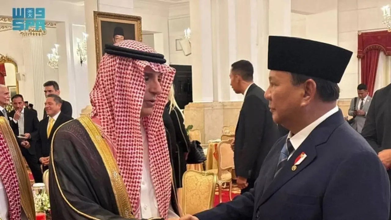 Menteri Negara untuk Urusan Luar Negeri, Anggota Kabinet, dan Utusan Iklim Arab Saudi Adel Al-Jubeir hadir pelantikan Presiden Prabowo Subianto dan menyampaikan surat dari Raja Salman. (SPA)