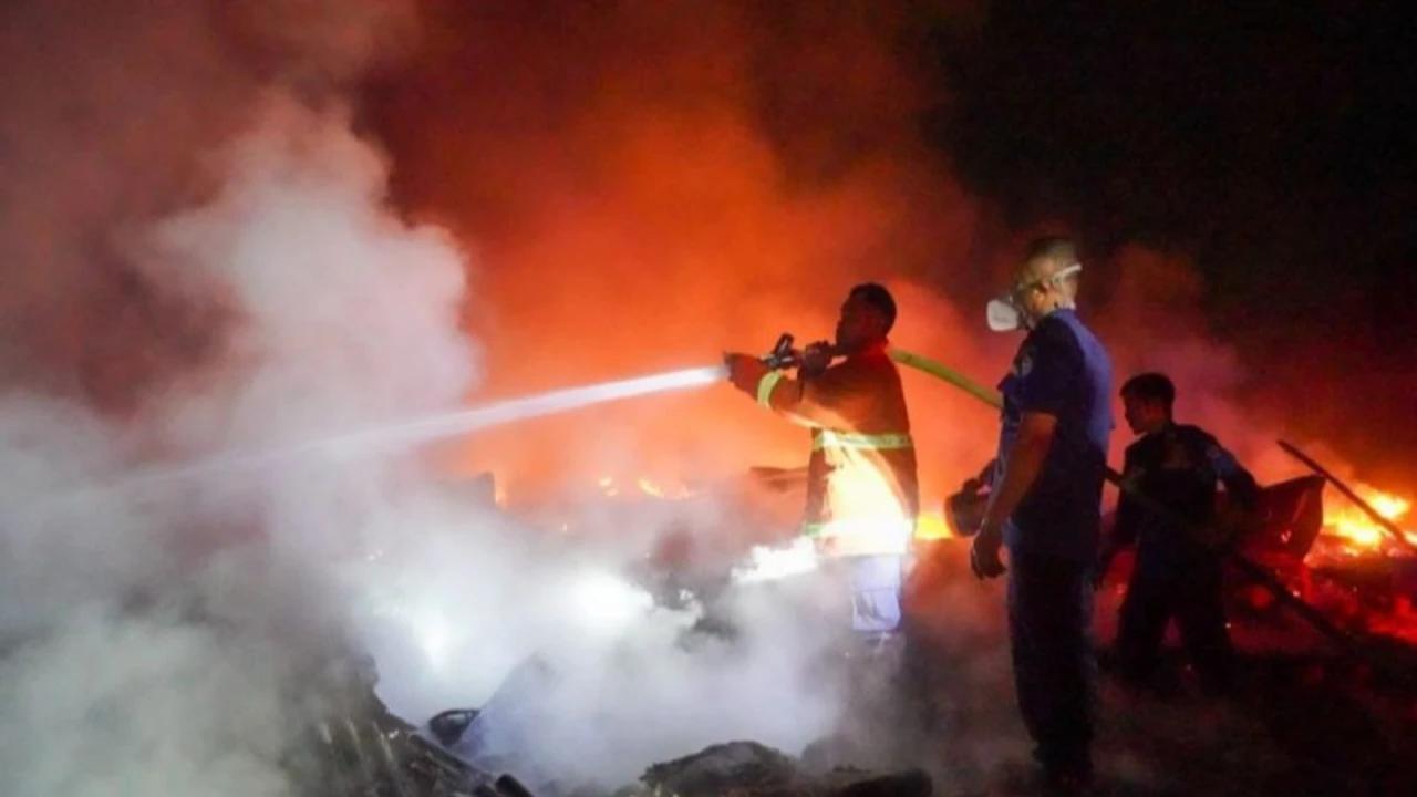 Kebakaran Hanguskan 14 Rumah dan Gudang Konveksi di Tambora