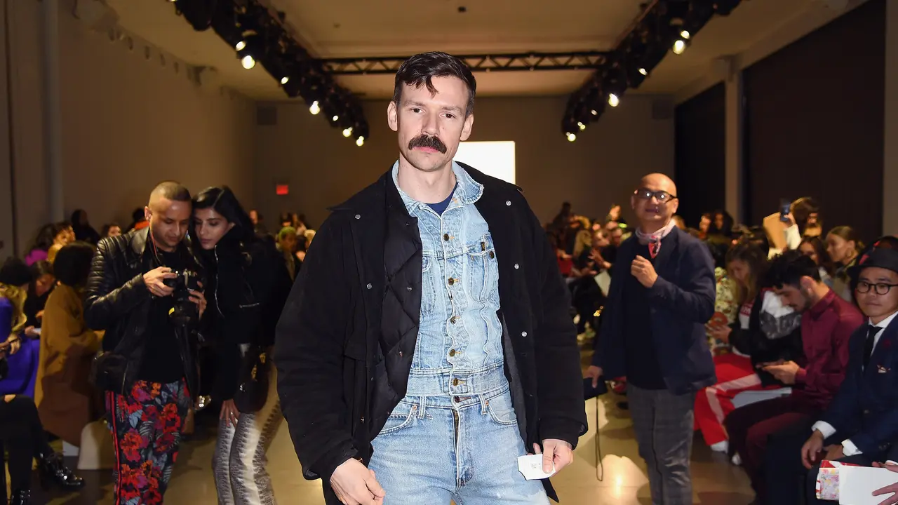 Desainer Adam Selman menghadiri barisan depan Cong Tri selama New York Fashion Week: The Shows di Gallery II di Spring Studios pada tanggal 11 Februari 2019 di New York City. Nicholas Hunt untuk NYFW: The Shows/AFP