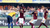 Pemain Roma Alessandro Florenzi melakukan selebrasi usai bobol gawang Verona (AFP)