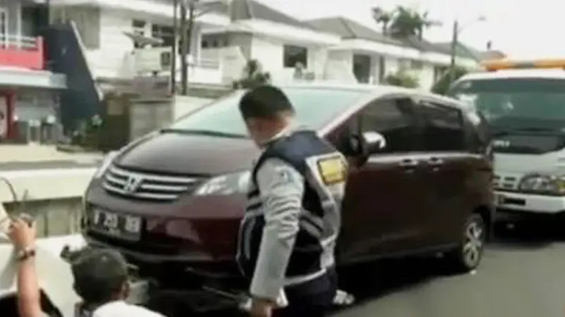 Pemilik Mobil Kocar-Kacir Saat Kena Razia Parkir Liar