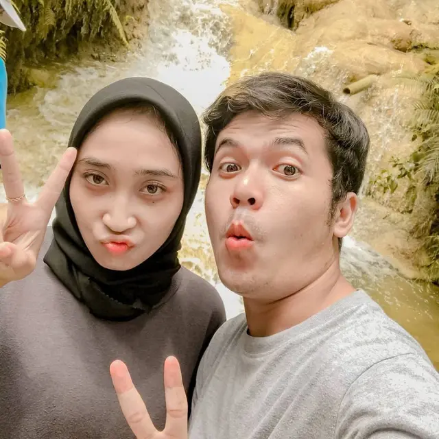 Sudah Menikah, Ini 6 Potret Romantis Dayat Idola Cilik dan Istri