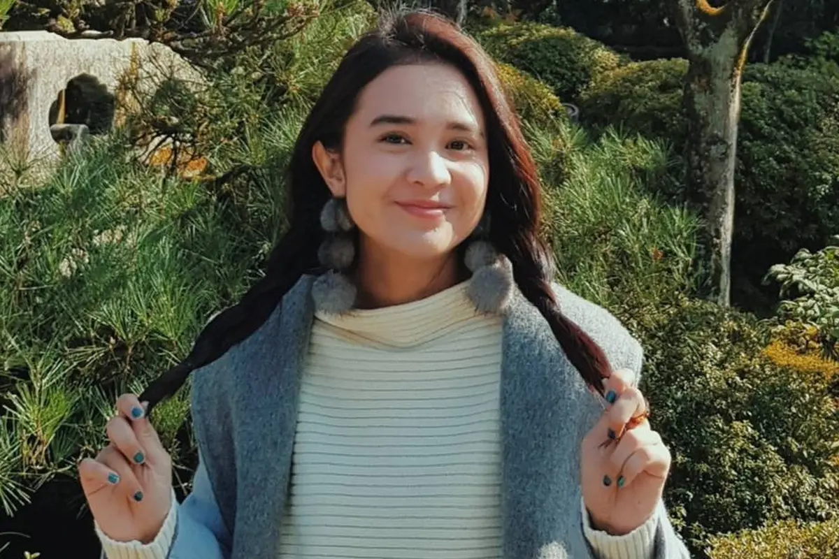 [Bintang] Simpel Minimalis, Ikuti Gaya Preppy Michelle Ziudith yang Super Menggemaskan