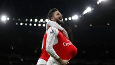 Pemain Arsenal, Olivier Giroud  merayakan gol yang dicetaknya pada lanjutan Liga Premier Inggris saat menjamu Sunderland di Stadion Emirates, London, Sabtu (5/12/2015). (AFP Photo/Ian Kington) 