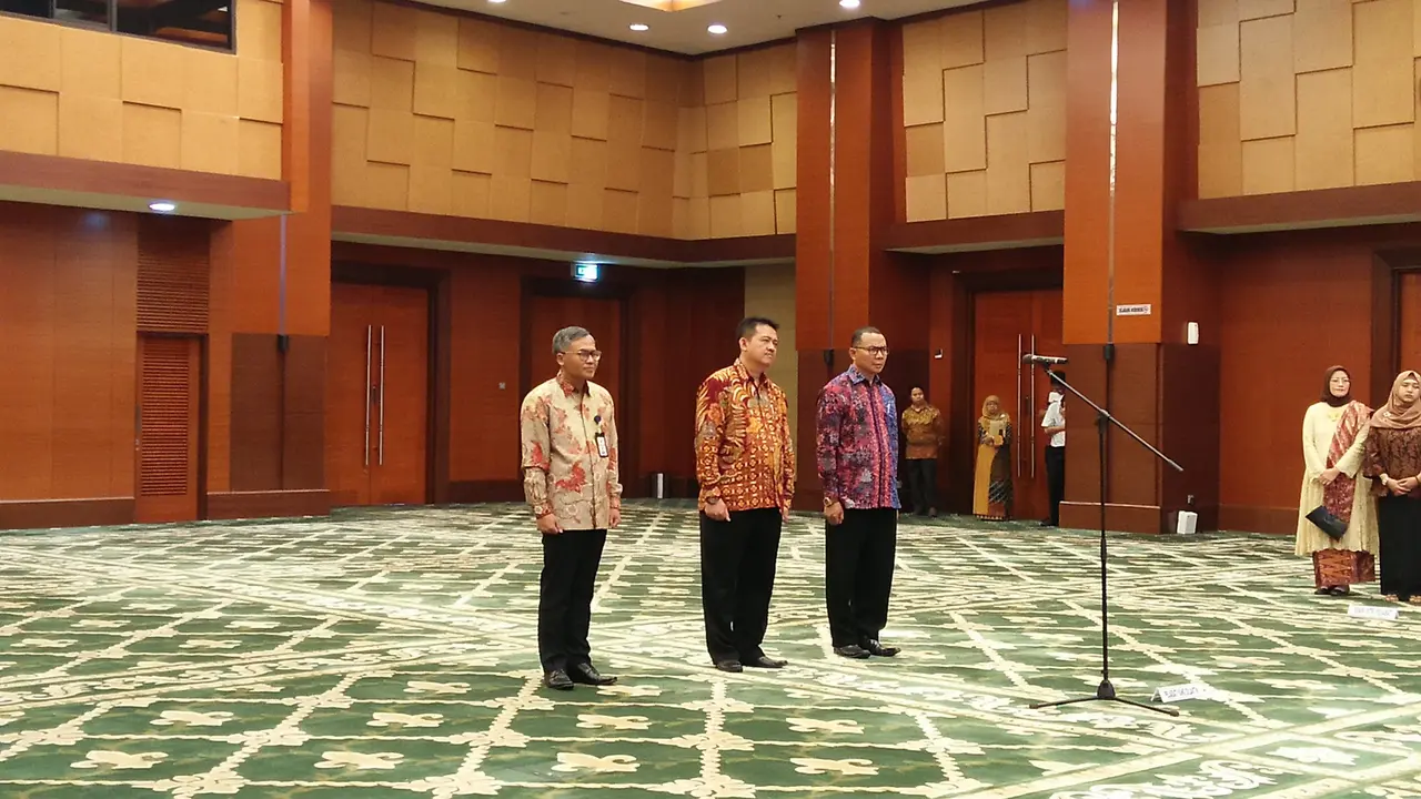Menteri Keuangan Sri Mulyani melantik pejabat Eselon I Kemenkeu, yaitu Suminto sebagai Staf Ahli Bidang Makro Ekonomi dan Keuangan Internasional di Aula Mezzanine Kemenkeu, Jakarta, Kamis (3/10/2019)