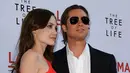 Selain menjadi kabar baik untuk keenam anak mereka, berita rujuk ini juga menjadi kabar bahagia untuk penggemar Brangelina. Namun sayangnya, itu hanya sekedaar rumor dan perceraian itu tetap berlanjut. (AFP/Kevin winter)