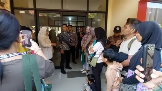 Emak-emak Protes Rumah Dekat Sekolah tapi Anak Tidak Lolos SPMB