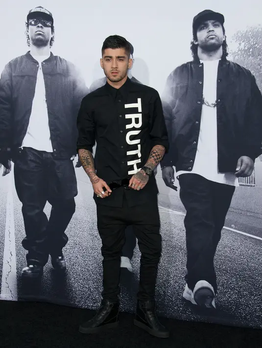 Zayn Malik tetap percaya diri melakukan aktivitas bersama kawan dan sahabat dekatnya. (AFP/Bintang.com)