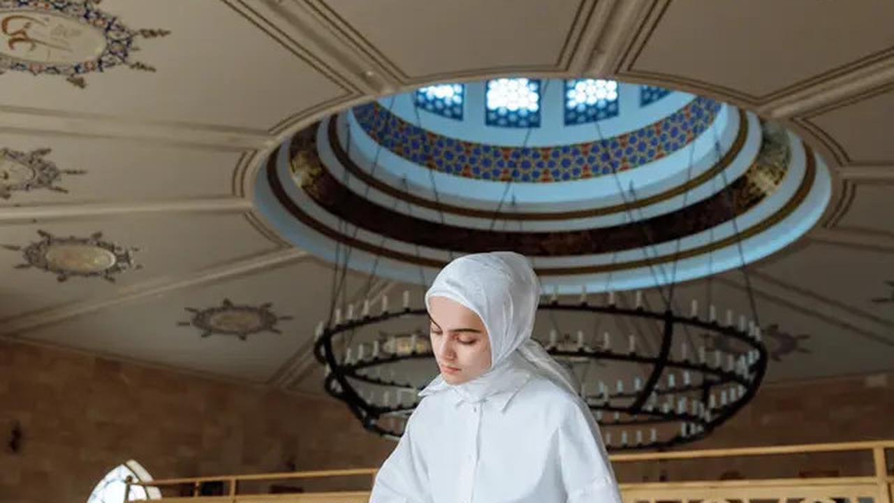 Tanggal Hijriah Hari Ini Minggu 22 Juni 2025, Simak Amalan Habib Umar Mendapat Syafaat di Hari Kiamat