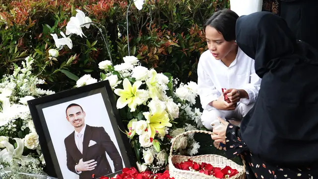 [Fimela] Pemakaman Ashraf Sinclair