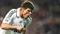 Real Madrid's Klaas Jan Huntelaar celebrates his goal against Atletico Madrid during their La Liga match at Santiago Bernabeu in Madrid on March 7, 2009. AFP PHOTO/PIERRE-PHILIPPE MARCOU