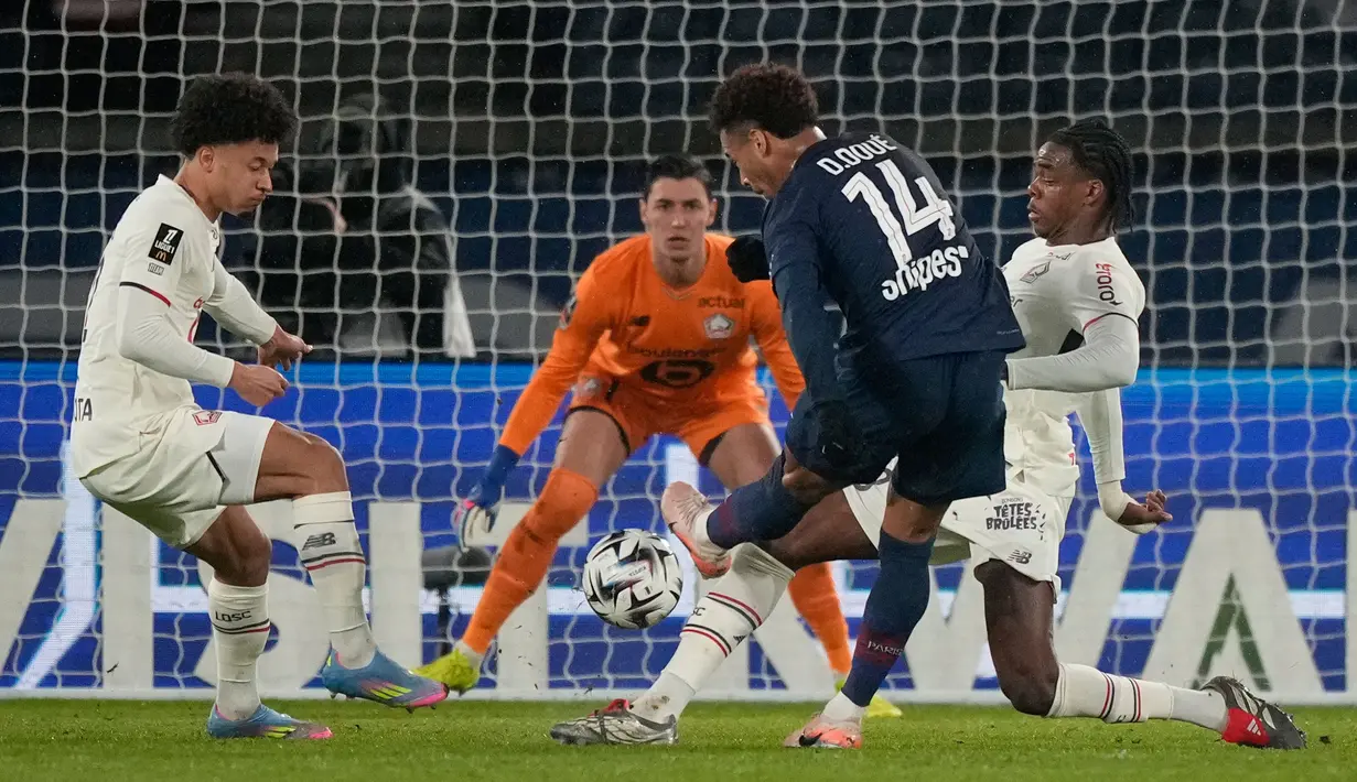 Pemain Timnas Indonesia, Calvin Verdonk kembali absen pada laga penting tersebut. Verdonk bahkan tidak tercatat dalam daftar susunan pemain tim Lille. (AP Photo/Michel Euler)