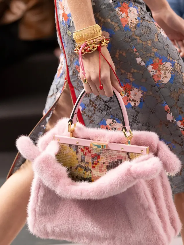 Tas Mewah Ini Justru Paling Cantik Saat Dibuka, Yuk Kenalan dengan Peekaboo FENDI!