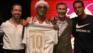 Ronaldinho Tiba di Ravenna, Siap Kembali Bermain Bersama Klub Italia